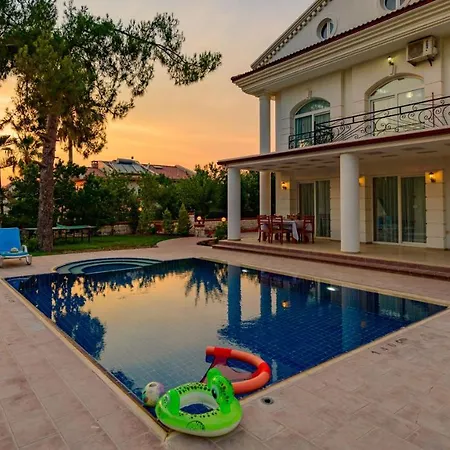 Villa Musa - 5 Bedroom In Hisaronu *